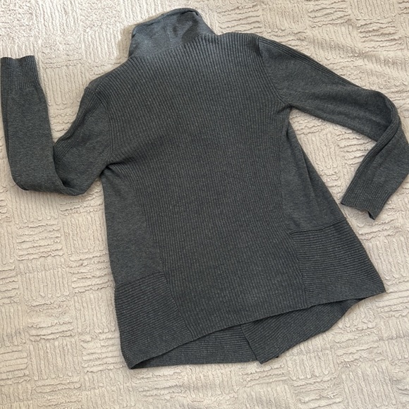 Retro-ology grey open cardigan sweater asymmetrical Size Small EUC - Picture 16 of 16